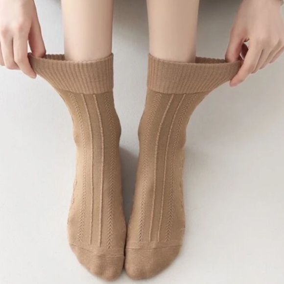 Neutral Tone Minimalist Knit Ankle Socks Set - Picture 5 of 5
